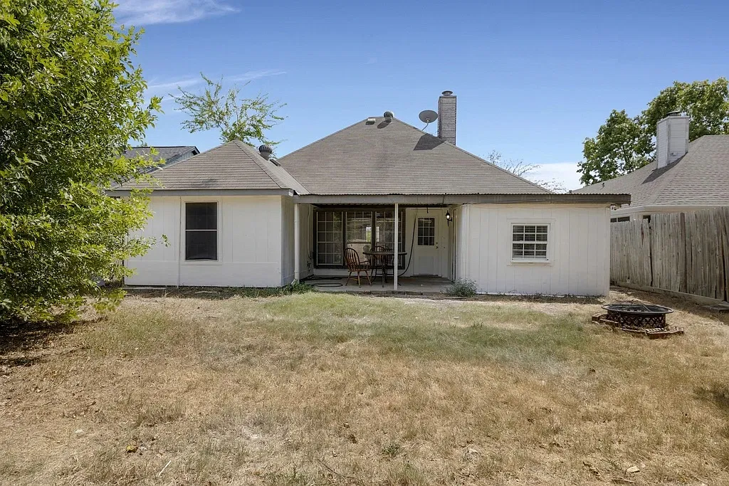 4 bed, 1587 sqft, $1,915 — Photo 2