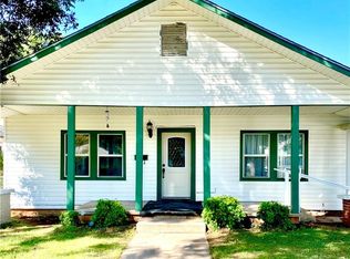 1714 Arizona Ave, Chickasha, OK 73018