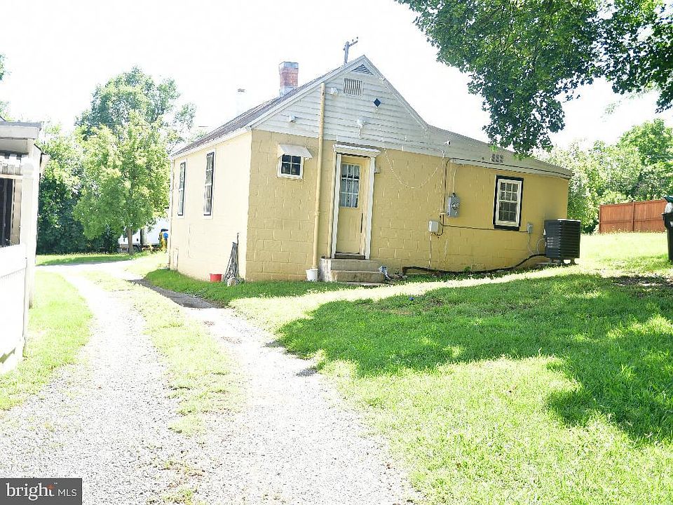 1st image of 215 E Foundry St