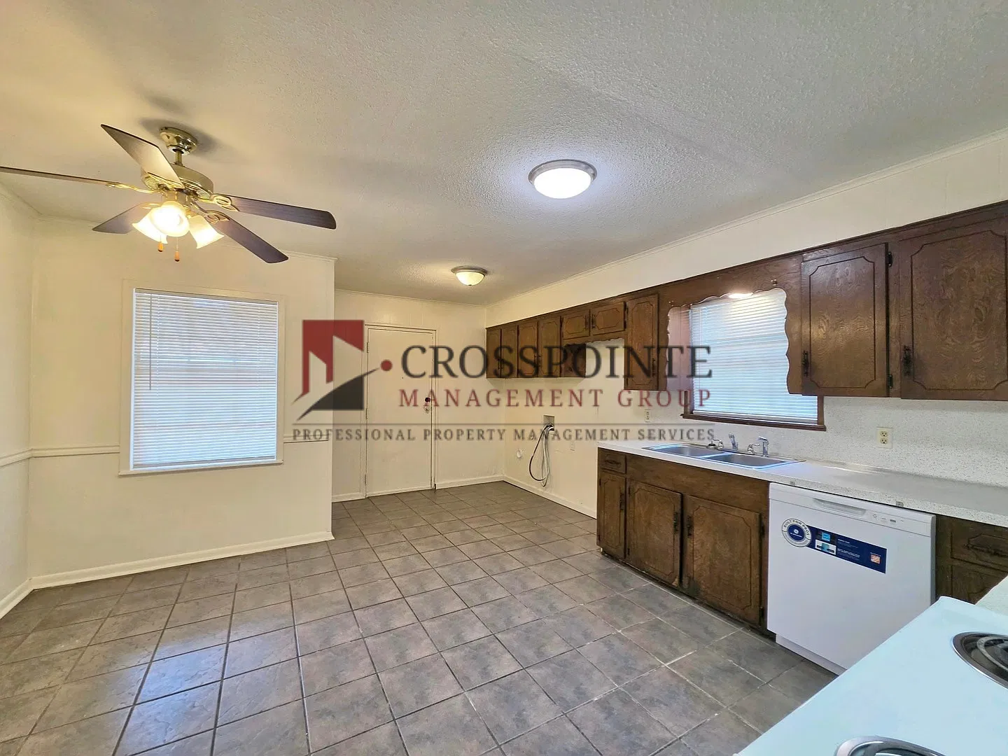 Ruby Ln 212 — Photo 3