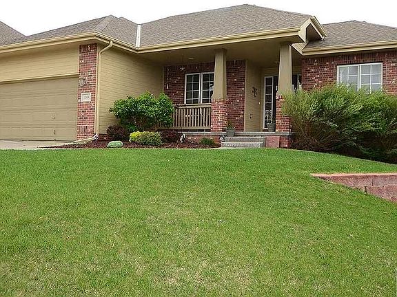 2nd image of 1004 Lake Vista Dr