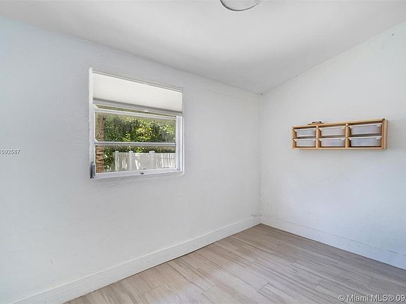 5th image of 553 NE 67th St #551