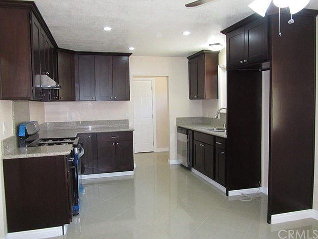 1st image of 2714 W Maywood Ave