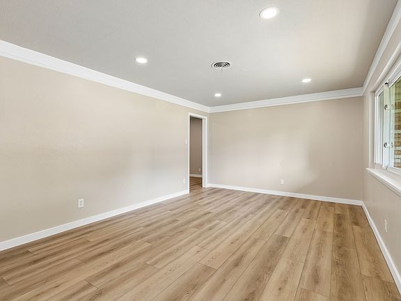 3rd image of 4812 Hollowbrook Rd