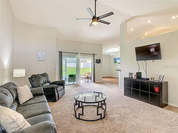 5th image of 520 Pheasant Dr