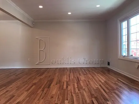 Rented by Bouklis Group | media 16