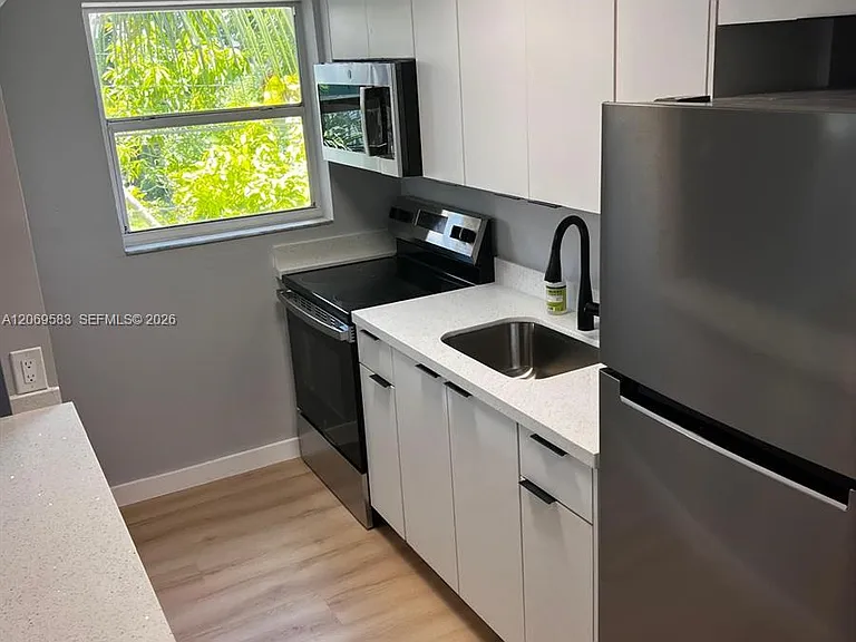 7820 NE Bayshore Ct #208 — Photo 2