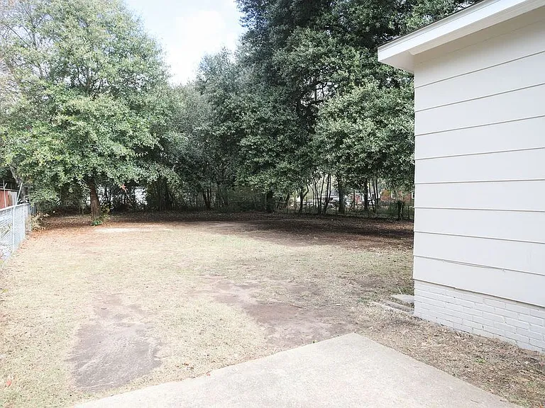 3209 Walker St — Photo 3