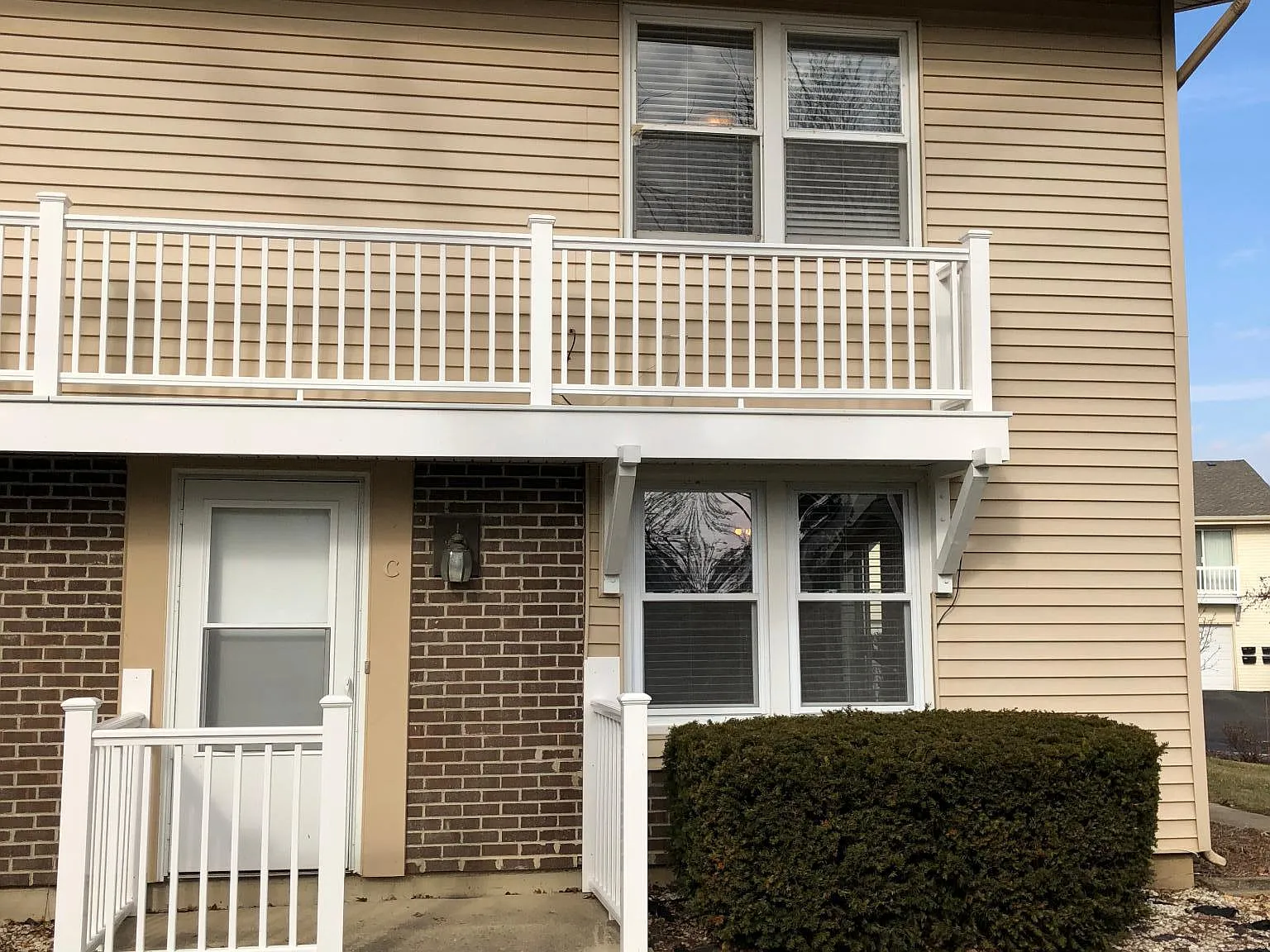 2 bed, 1080 sqft, $2,050 — Photo 1