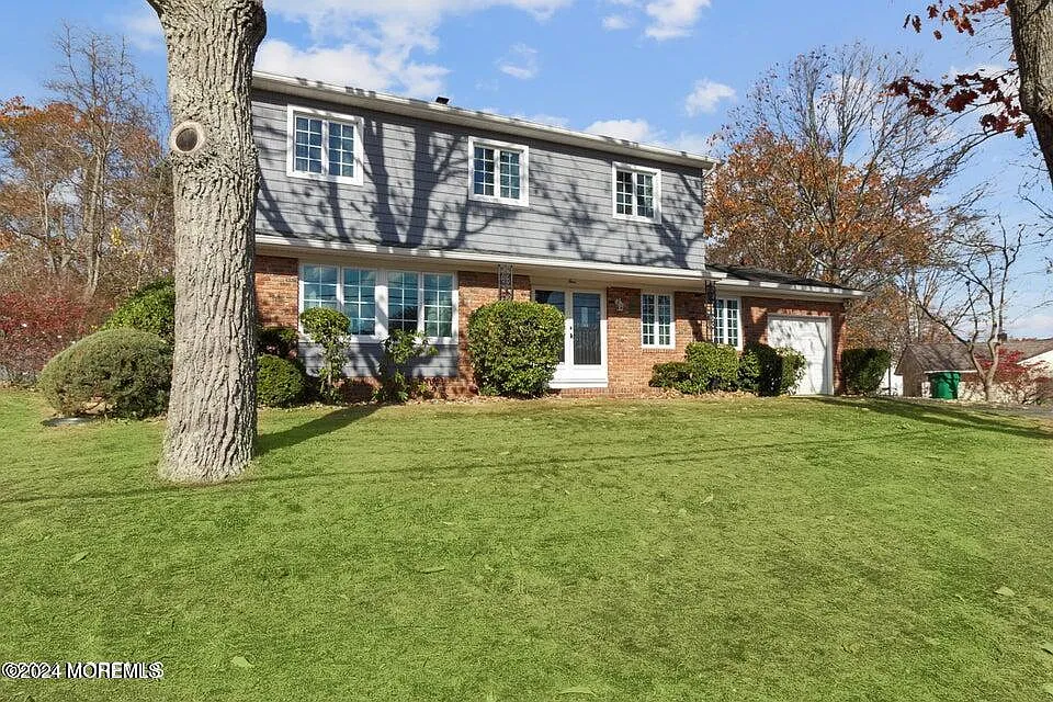 4 Lexington Road photo 1