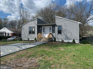 31 Pine St, Beverly, NJ 08010