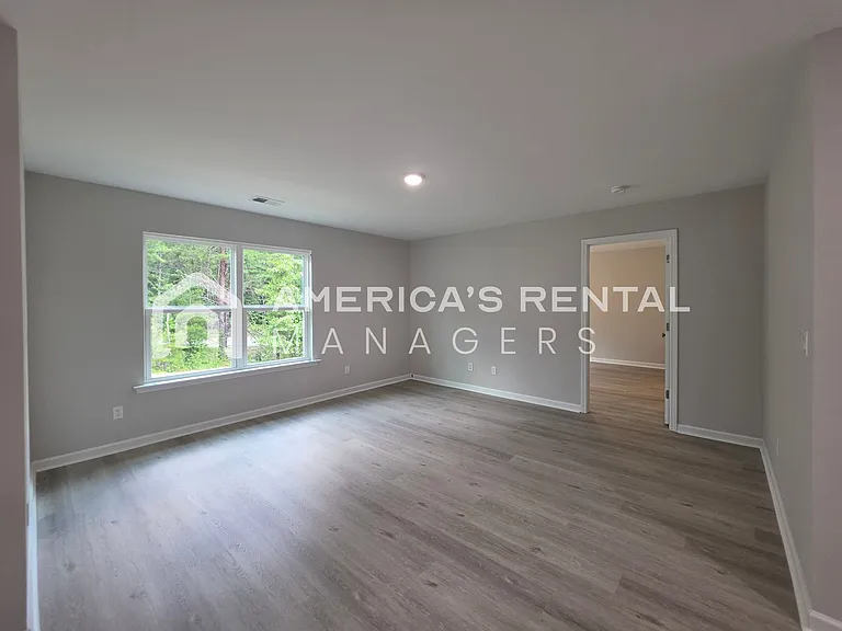10303 Squires Way — Photo 32