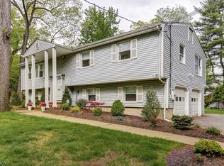 31 Cherry Hill Rd, Livingston, NJ 07039