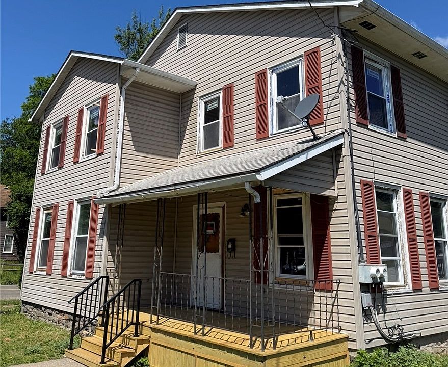 1st image of 470 W 1st St