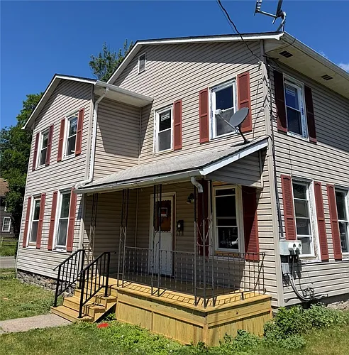 470 W 1st St Photo 1