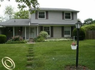 31615 Bella Vista Dr, Farmington Hills, MI