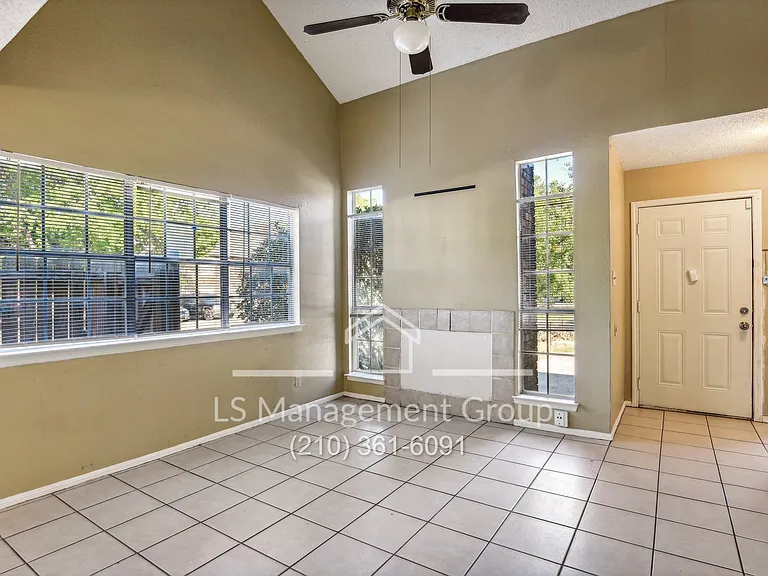 6702 Windsor Holw — Photo 7