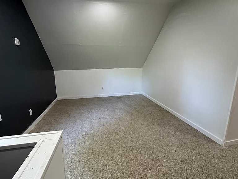 10209 Elwell Ave — Photo 9