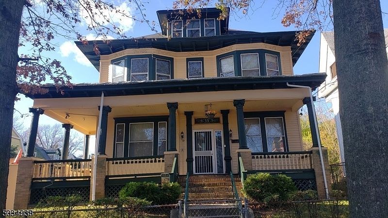 1st image of 33 Leslie St