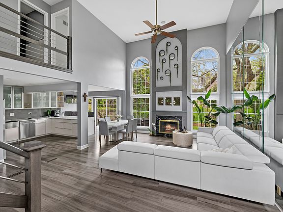 2nd image of 285 Lorraine Cir