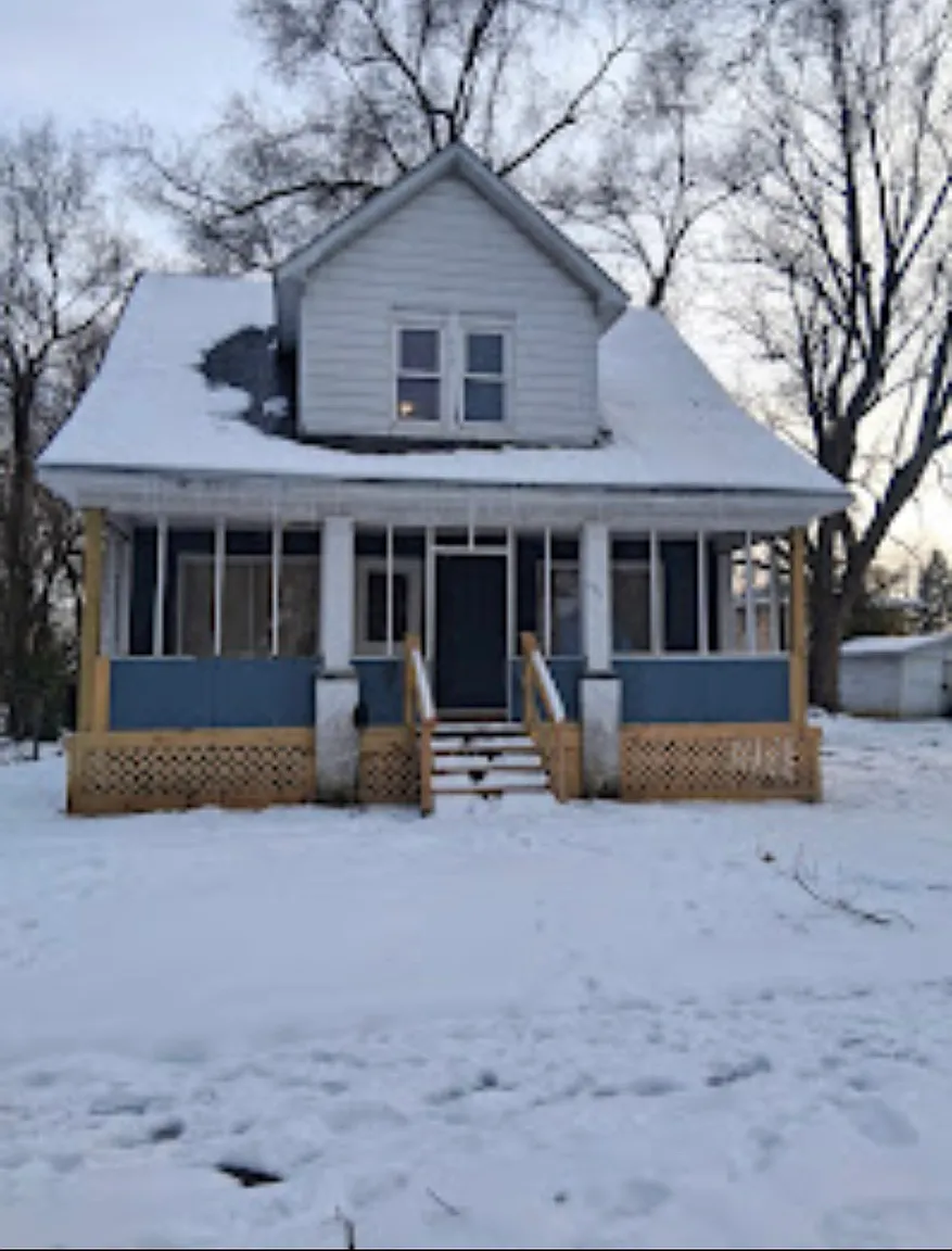 637 W Packard St photo 1