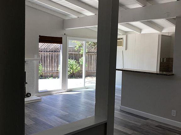 3rd image of 849 Oakwood Dr