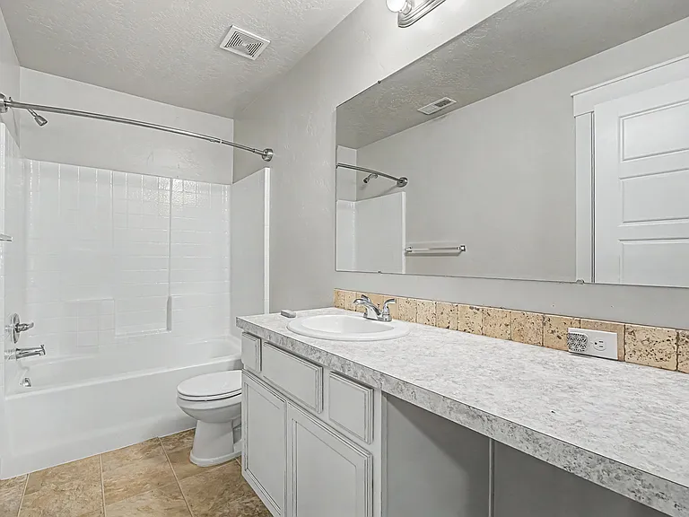 5140 N Elmstone Ave — Photo 26