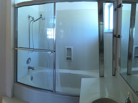Master Bathroom 002