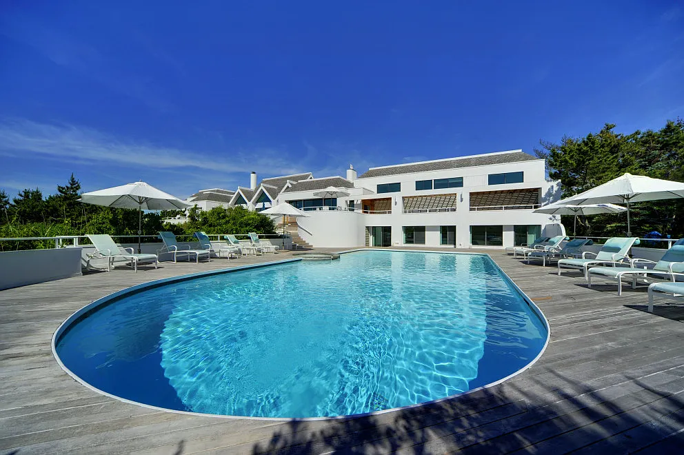 Spectacular Oceanfront — Photo 2