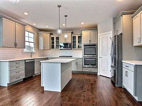 3rd image of 9380 W 97th Pl
