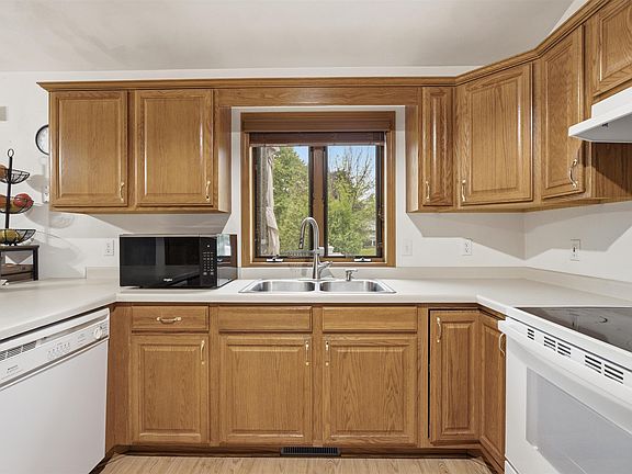 5th image of W2303 Saint Germaine Ct