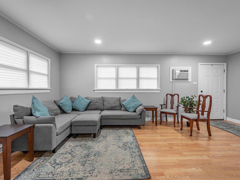 1st image of 481 Shabbona Dr