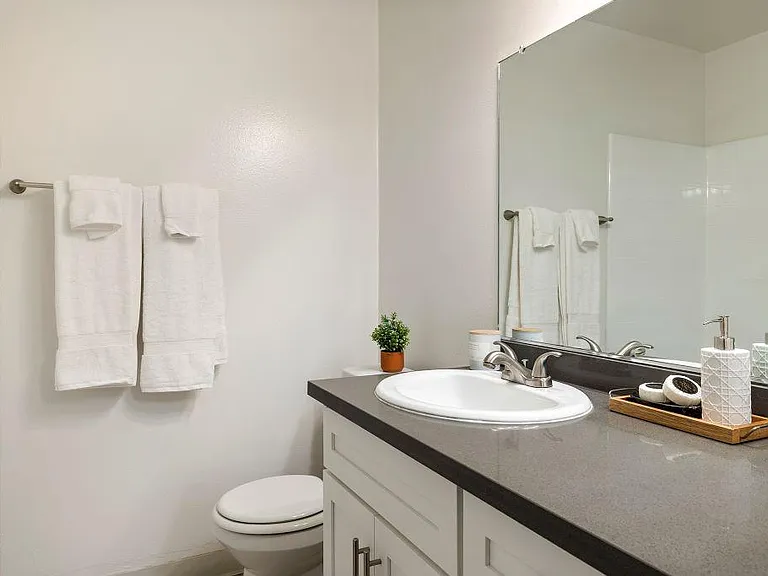 Lombardi Apartments — Photo 24