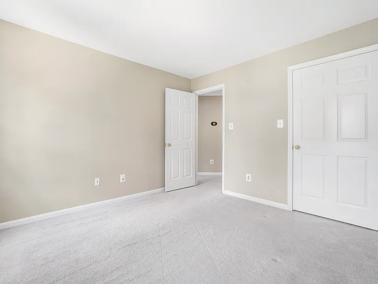 10186 Castlewood Ln — Photo 24