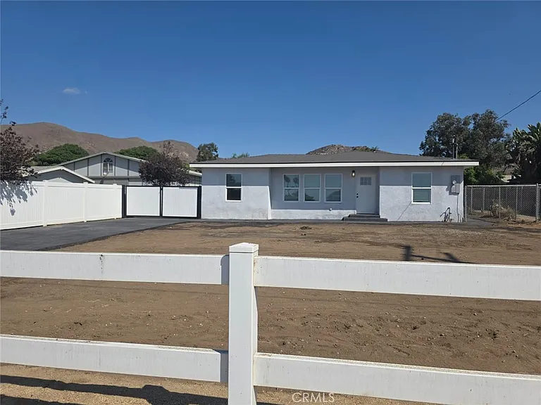 3863 California Ave — Photo 1