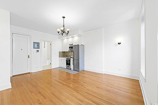1st image of 139 W 69th St APT 8