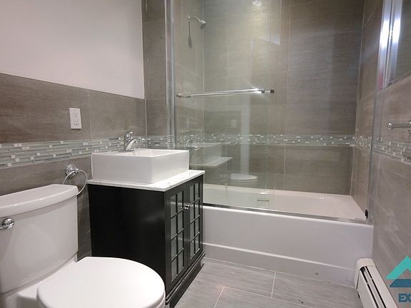 5th image of 303 Stanhope St #1R
