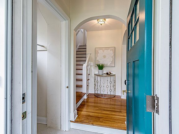 3rd image of 1425 E Park Pl