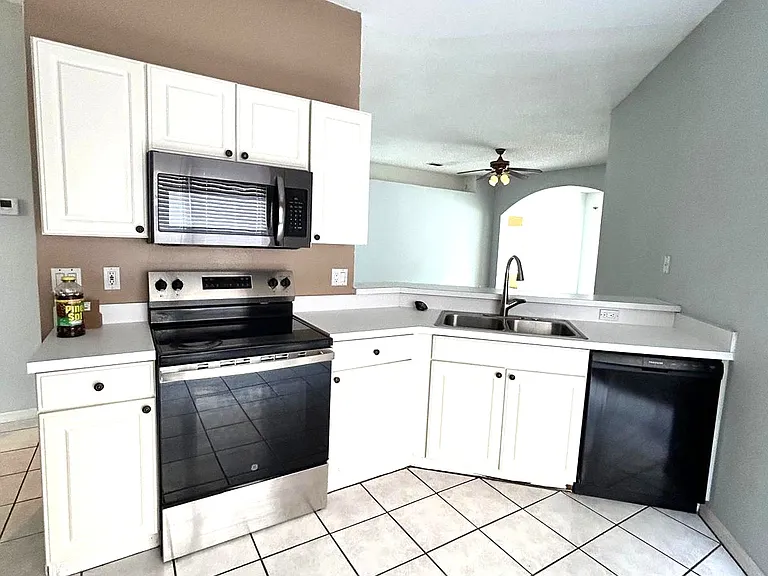 465 Eastbridge Dr — Photo 14