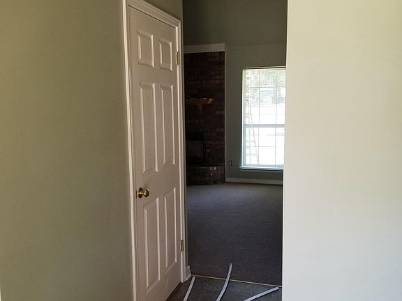 4th image of 8222 Greenleaf Dr