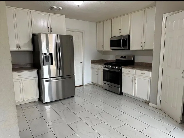 17002 Westminster Village Ct — Photo 5