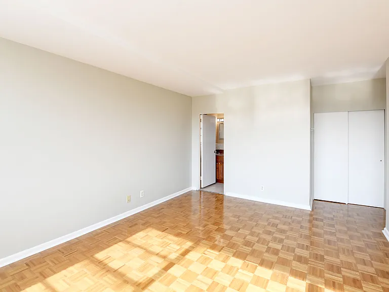 1620 E Broad St #402 — Photo 12