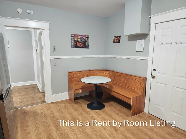 523 Avent St — Photo 9