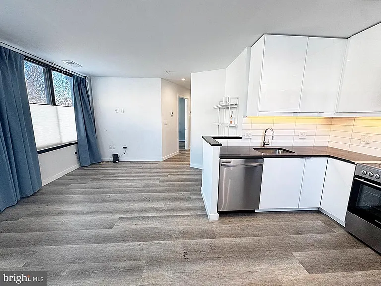 700 Roeder Rd #103 — Photo 2