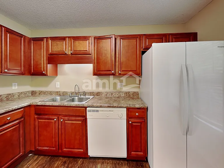 20 Michelle Ln — Photo 3