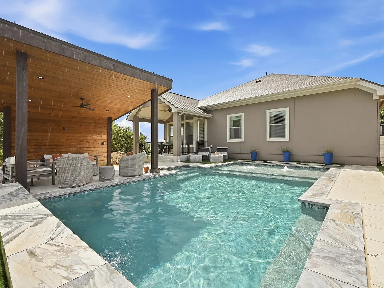 4 bed, 2.0 bath, 2357 sqft, $4,250 — Photo 2
