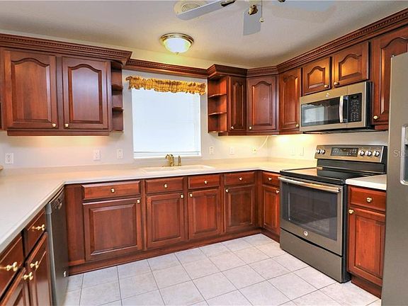 5th image of 889 Winchester Ct