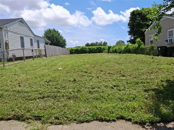 1775 Shirley Dr, New Orleans, LA 70114