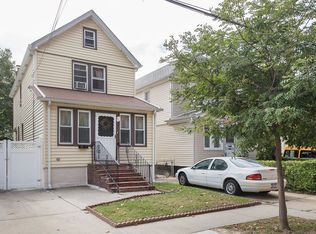 222-16 92nd Ave, Queens Village, NY 11428