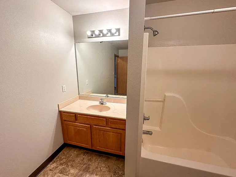 1401 N Dakota Ave — Photo 12